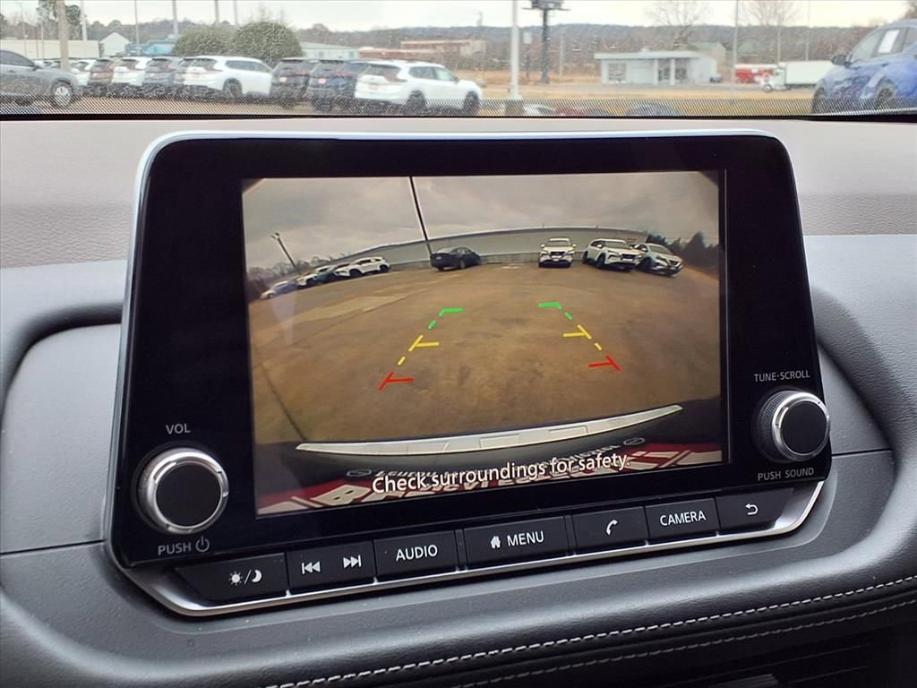 Used 2023 Nissan Rogue SV image 5