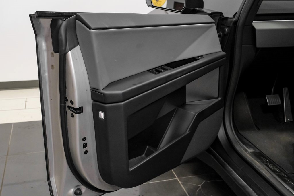 Used 2025 Tesla Cybertruck AWD Crew Cab image 43