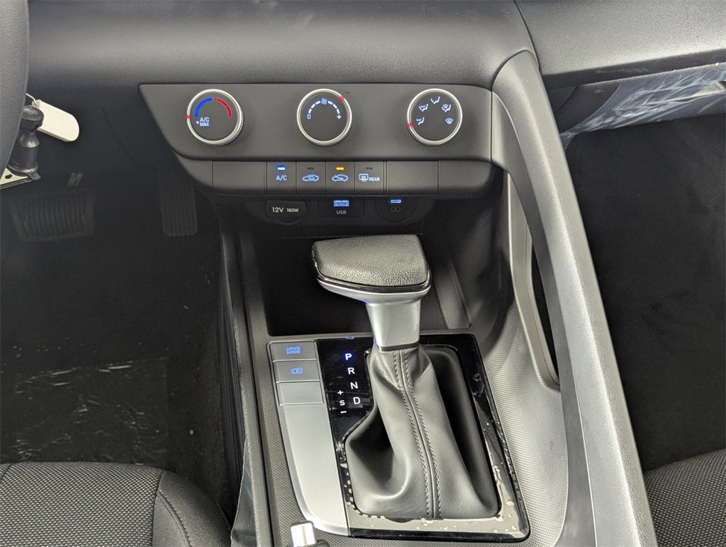 Certified 2025 Hyundai Elantra SE image 20