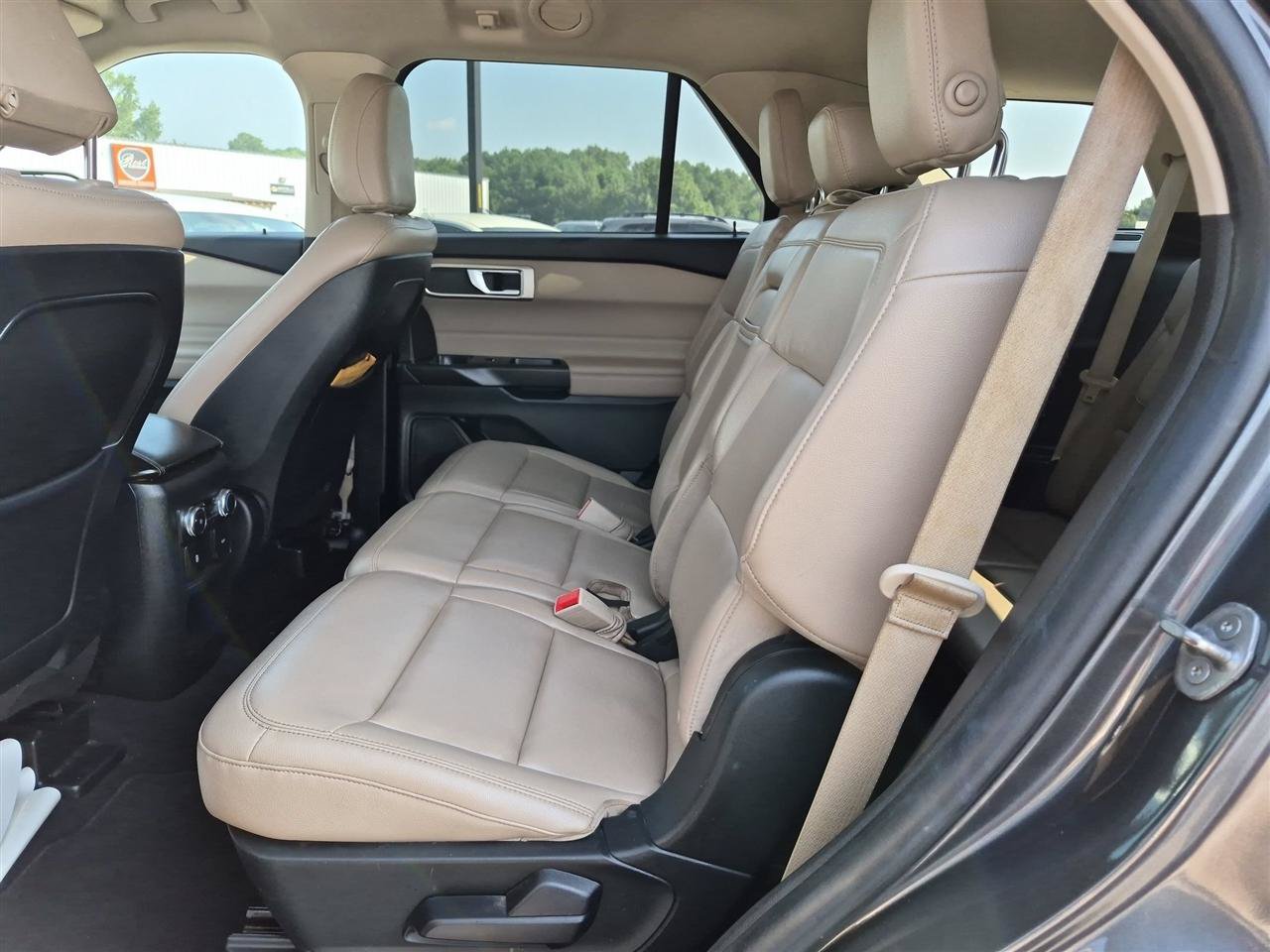 Used 2020 Ford Explorer XLT w/ Equipment Group 202A AWD/4WD image 30