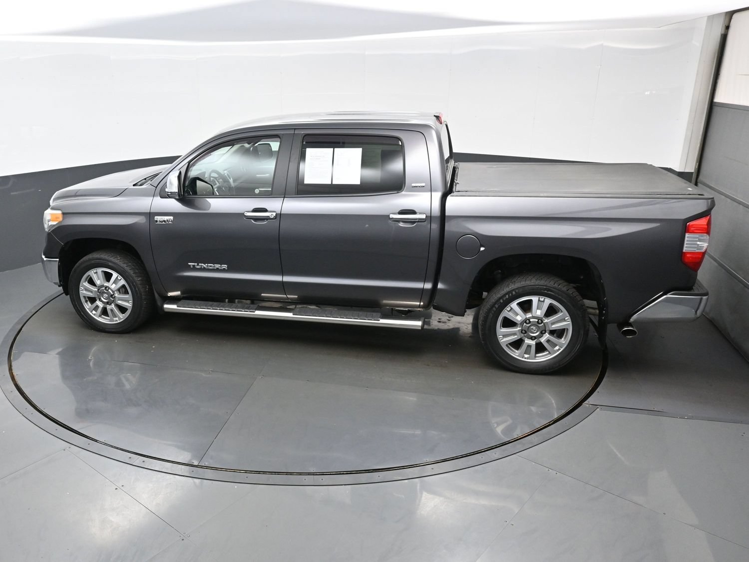Used 2017 Toyota Tundra SR5 w/ SR5 Upgrade Package AWD/4WD image 38