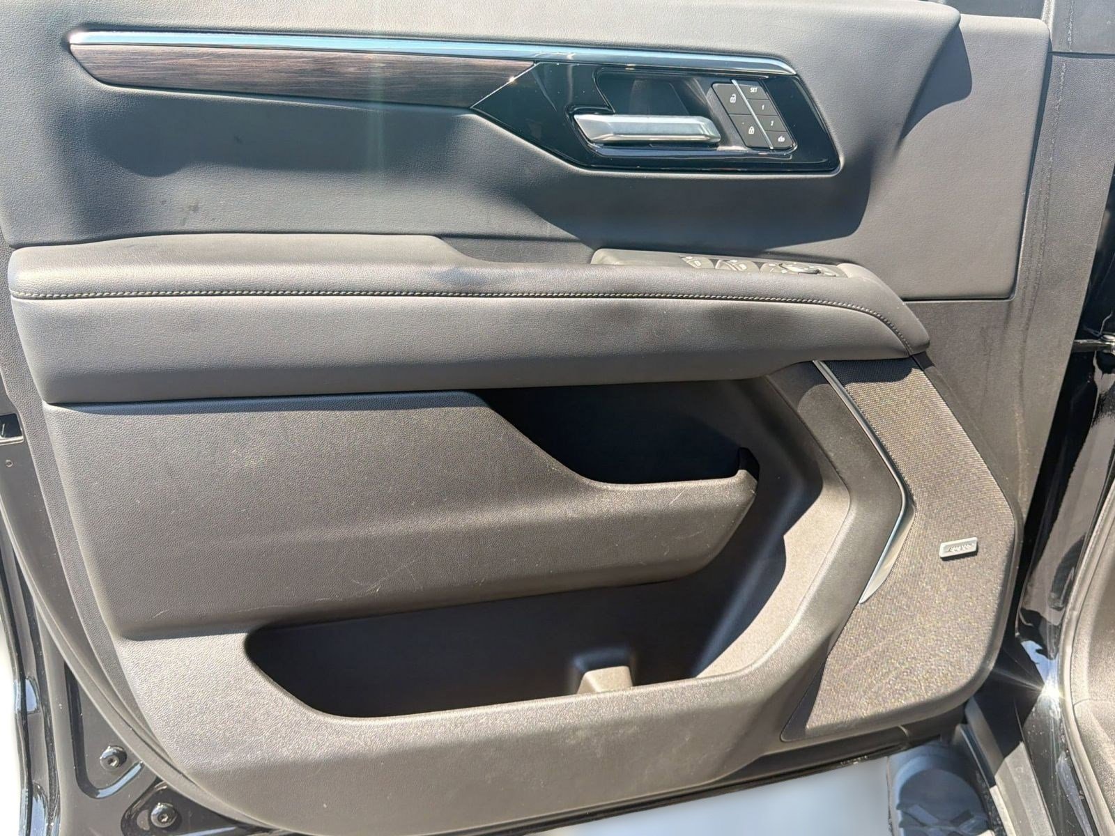 Used 2025 Chevrolet Tahoe Z71 w/ Comfort Package image 12