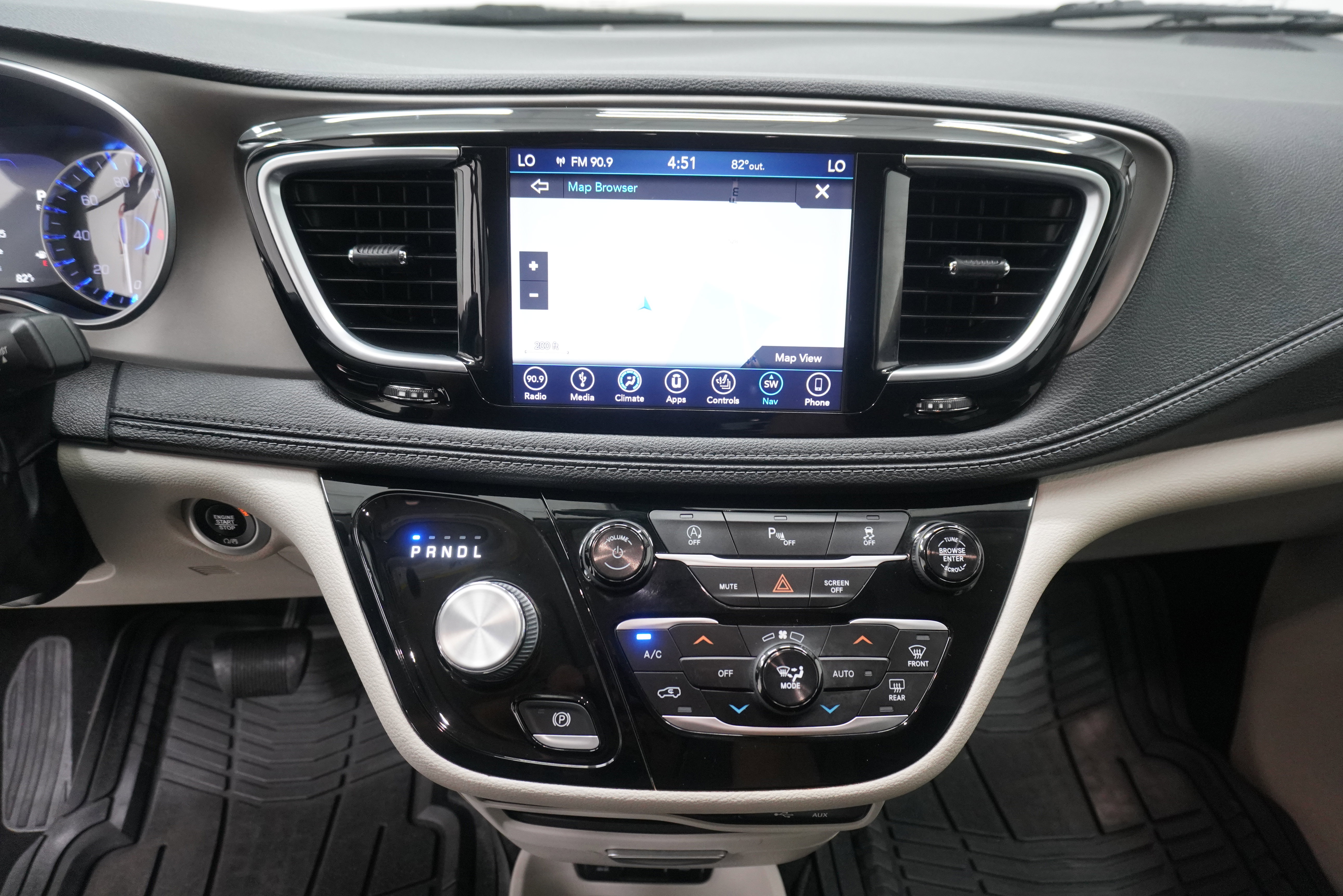 Used 2018 Chrysler Pacifica Limited FWD image 21