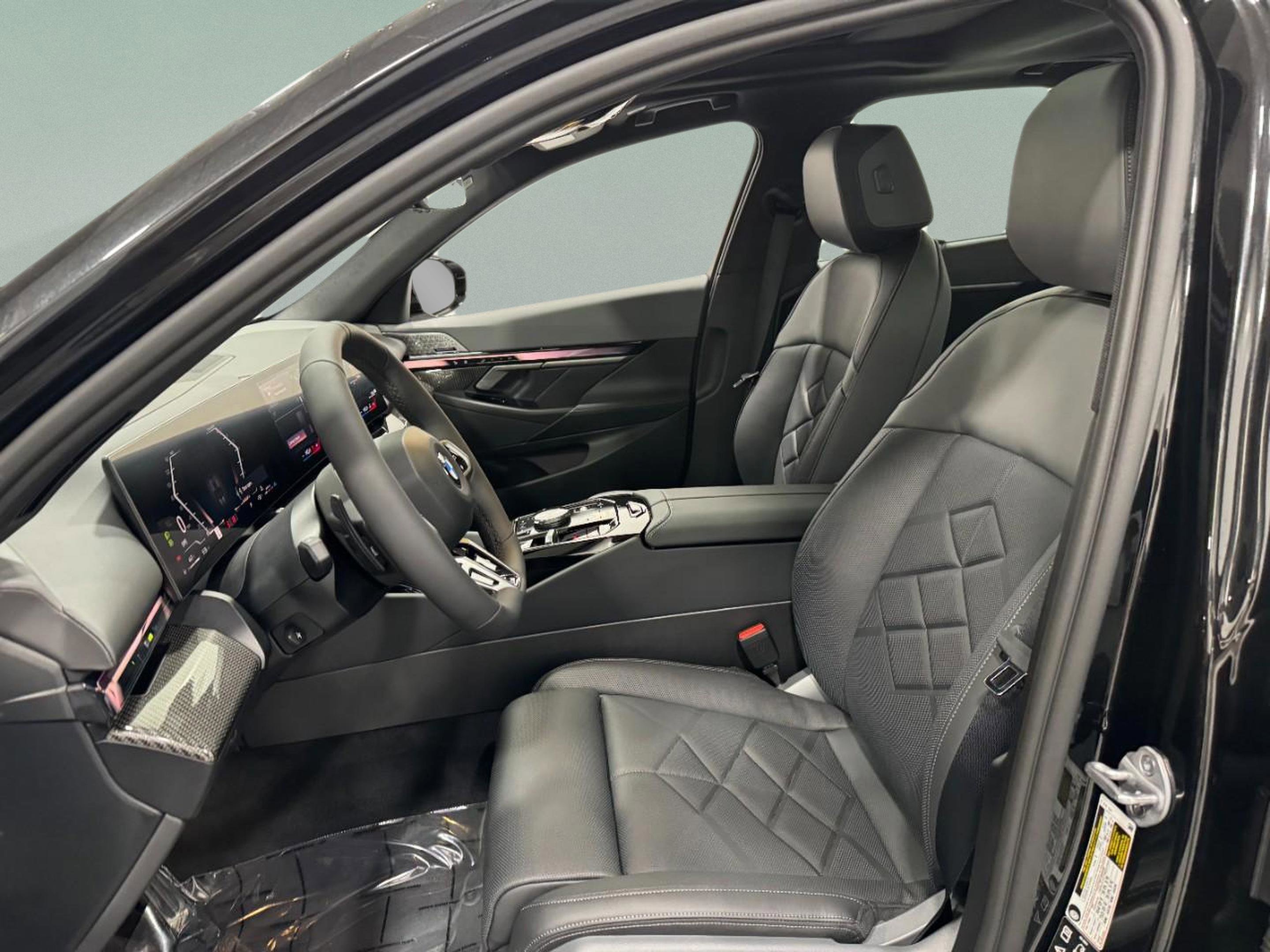 New 2026 BMW 540i xDrive w/ M Sport Package image 27