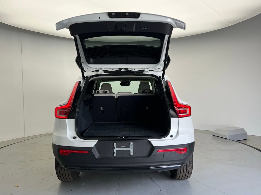 Used 2025 Volvo XC40 B5 Ultra w/ Protection Package Premier image 5