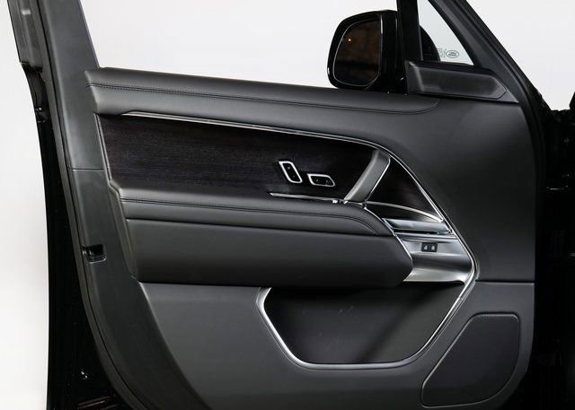 New 2025 Land Rover Range Rover SE image 25