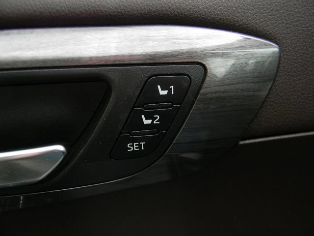 Used 2022 Toyota Highlander Limited AWD/4WD image 17