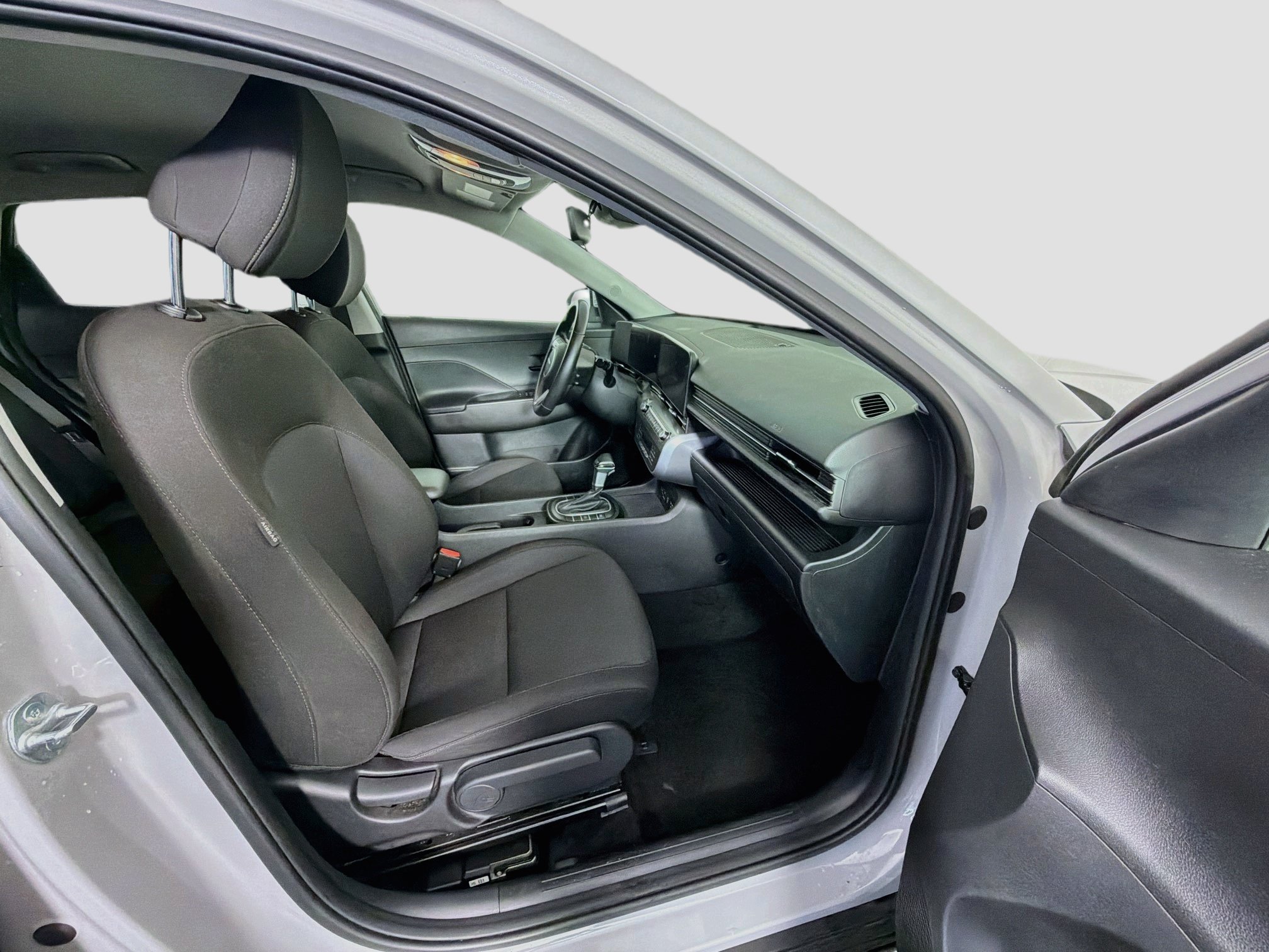 Used 2025 Hyundai Kona SEL FWD image 30