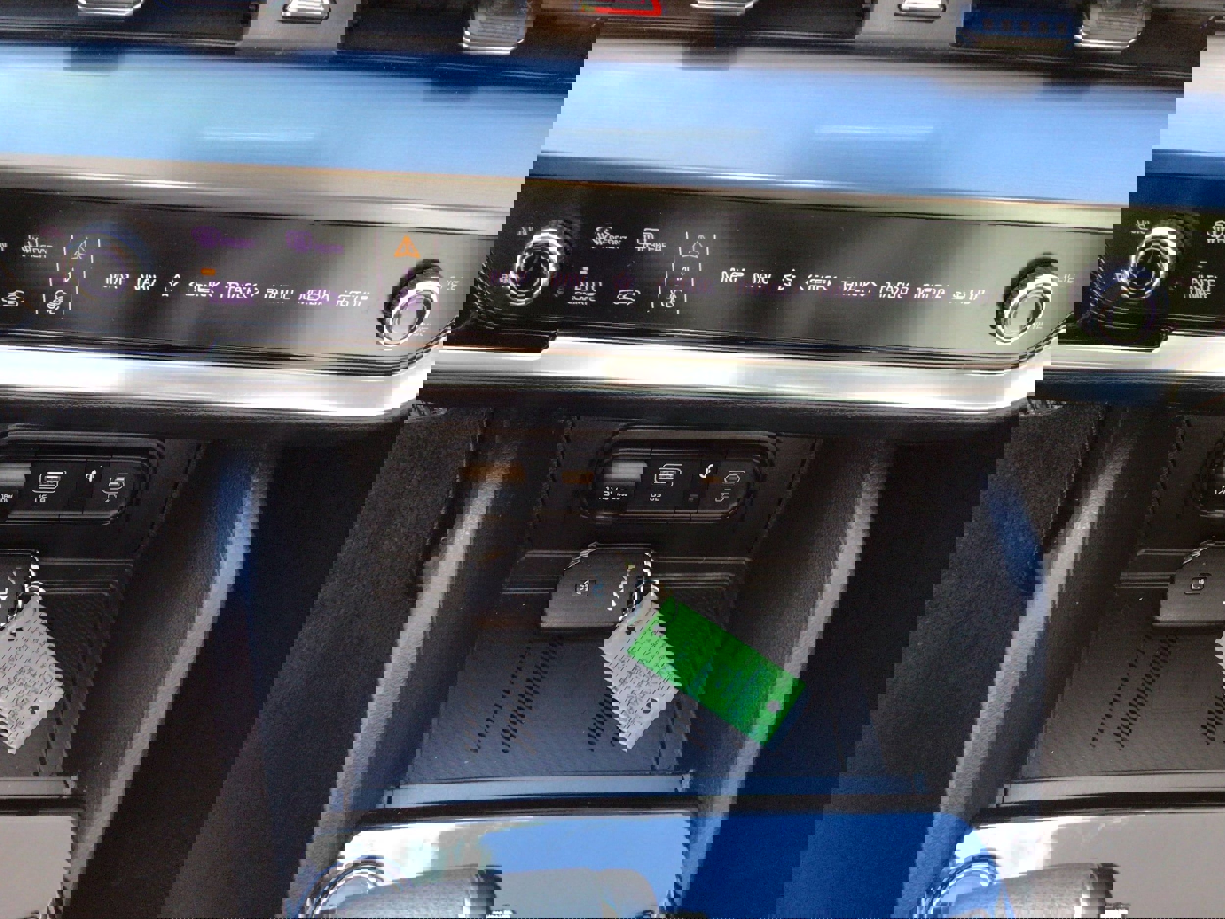 Used 2025 Kia Sportage EX image 20