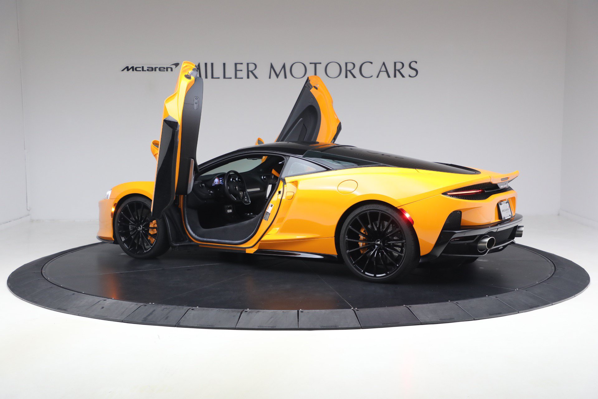 Used 2023 McLaren GT RWD image 28