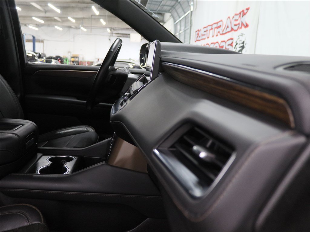 Used 2022 Chevrolet Suburban High Country AWD/4WD image 32
