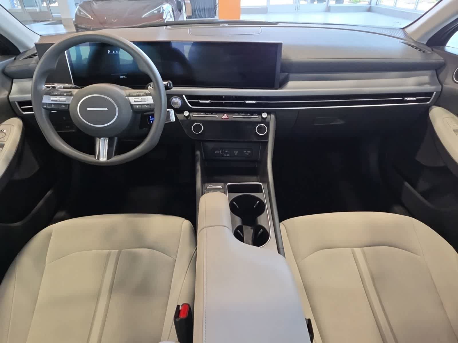 Used 2025 Hyundai Sonata SEL FWD image 28