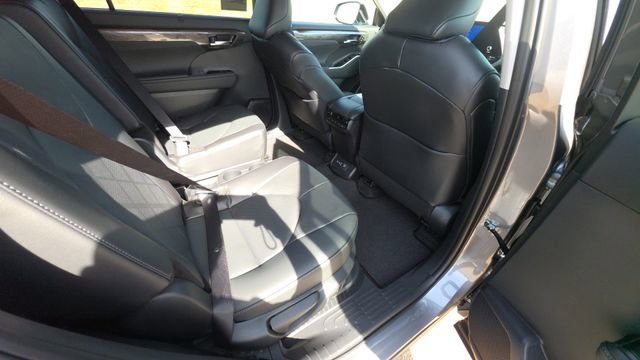 New 2026 Toyota Highlander Platinum AWD/4WD image 28