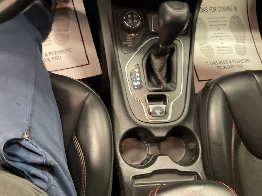 Used 2019 Jeep Cherokee Trailhawk w/ Cold Weather Group image 18