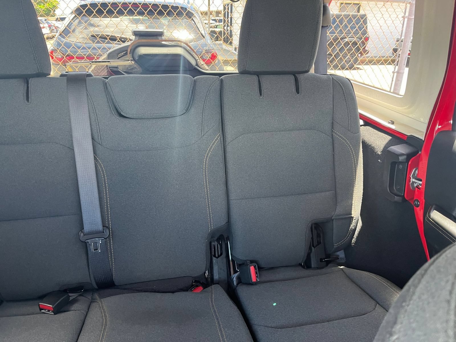 Used 2025 Jeep Wrangler Unlimited Sahara AWD/4WD image 36