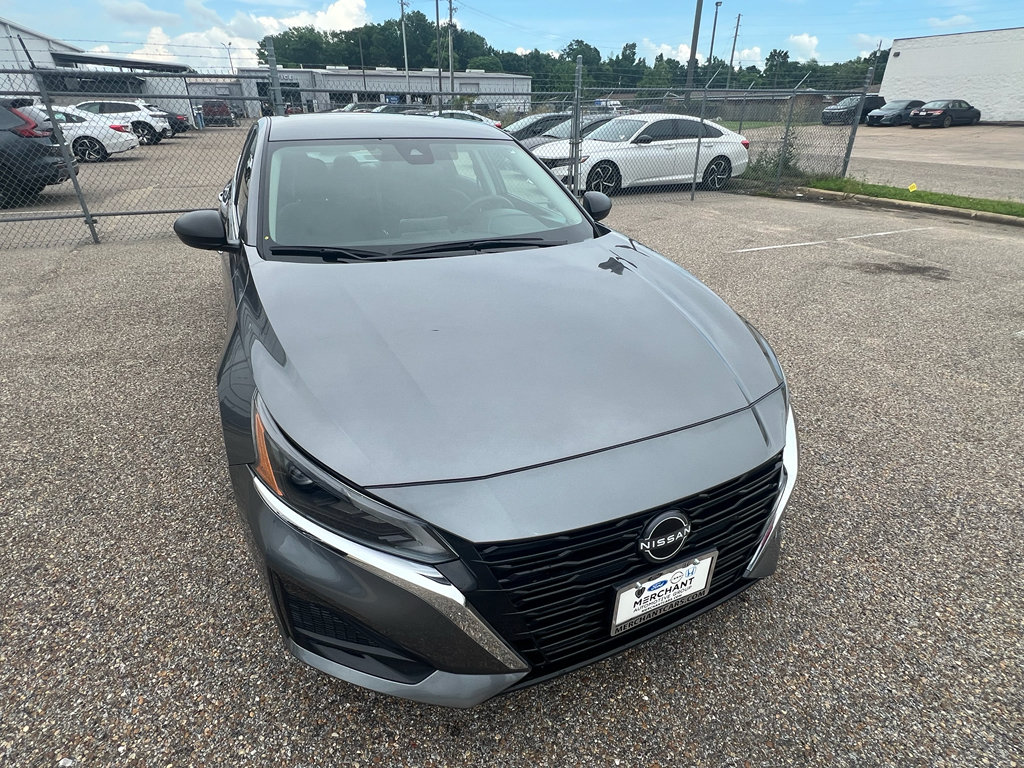 Used 2025 Nissan Altima 2.5 SV FWD image 1