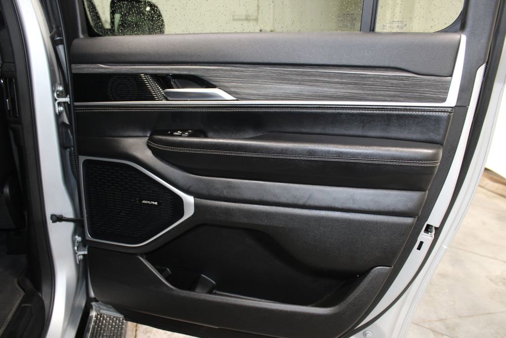 Used 2023 Jeep Wagoneer L Series III w/ Preferred Equipment Group image 37