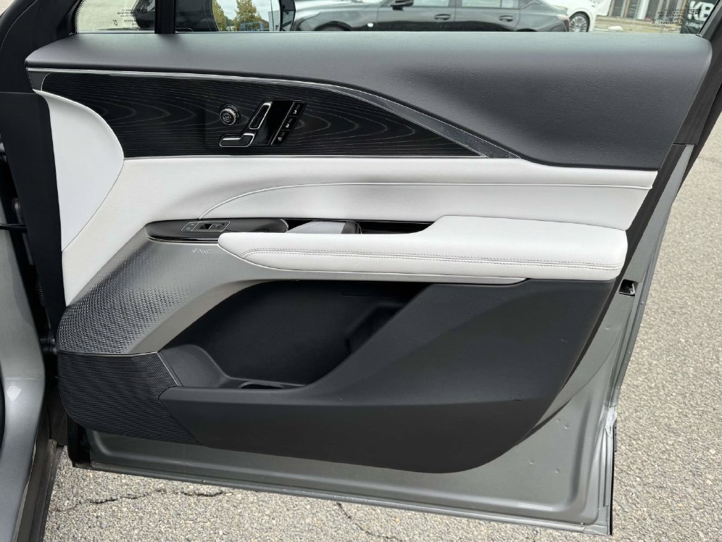 Certified 2024 Cadillac Lyriq Luxury AWD/4WD image 8