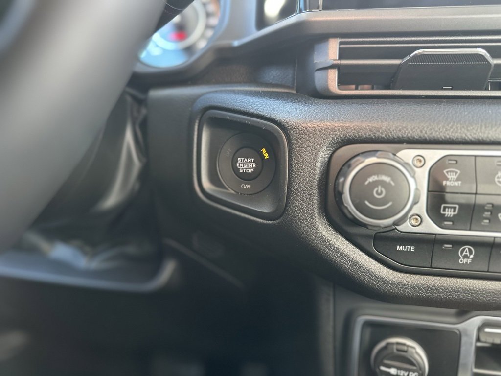 Certified 2025 Jeep Gladiator Sport image 27