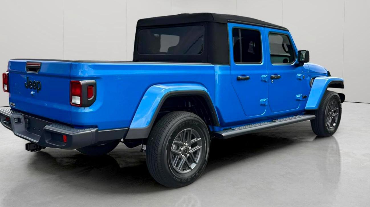 New 2025 Jeep Gladiator Sport image 4