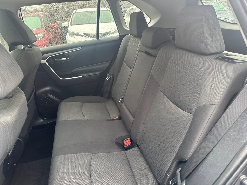 Used 2021 Toyota RAV4 XLE w/ Convenience Package image 35