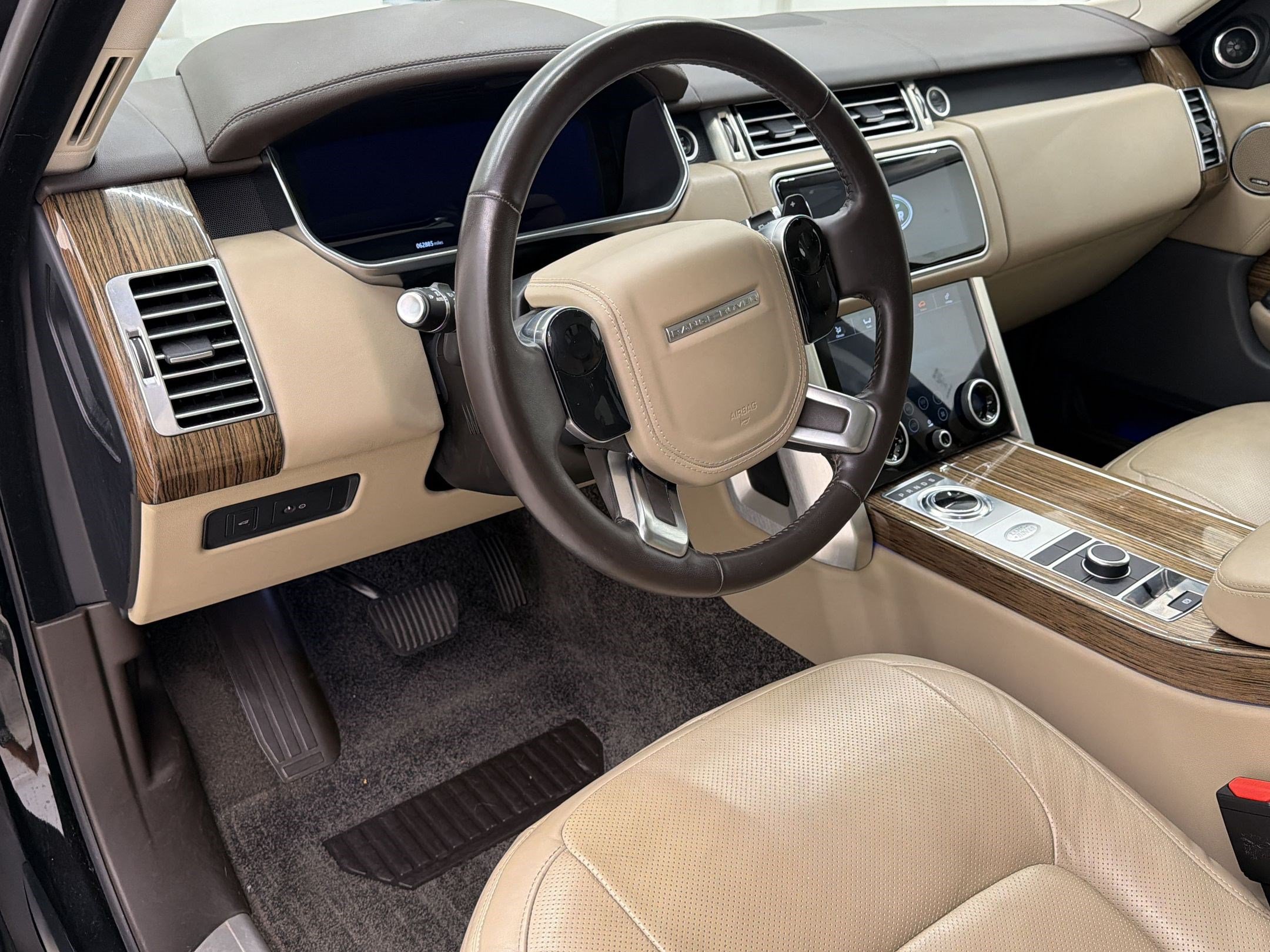 Used 2019 Land Rover Range Rover HSE AWD/4WD image 4
