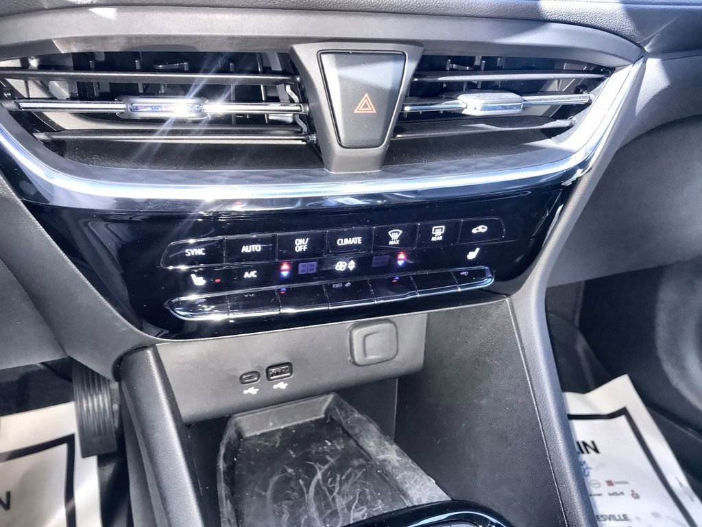 Used 2025 Buick Encore GX Avenir w/ Avenir Convenience Package image 18