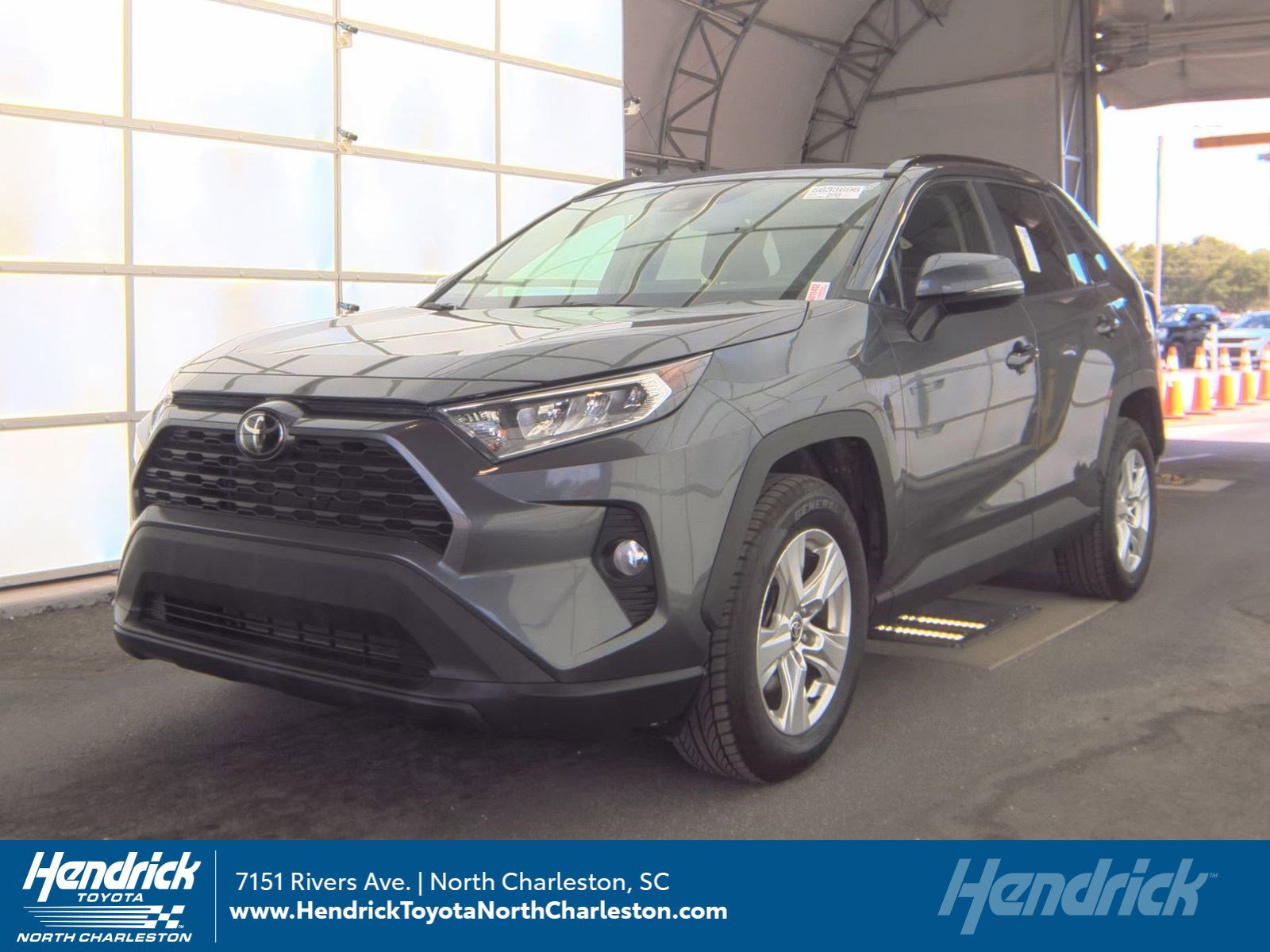 Used 2021 Toyota RAV4 XLE w/ Convenience Package FWD image 1