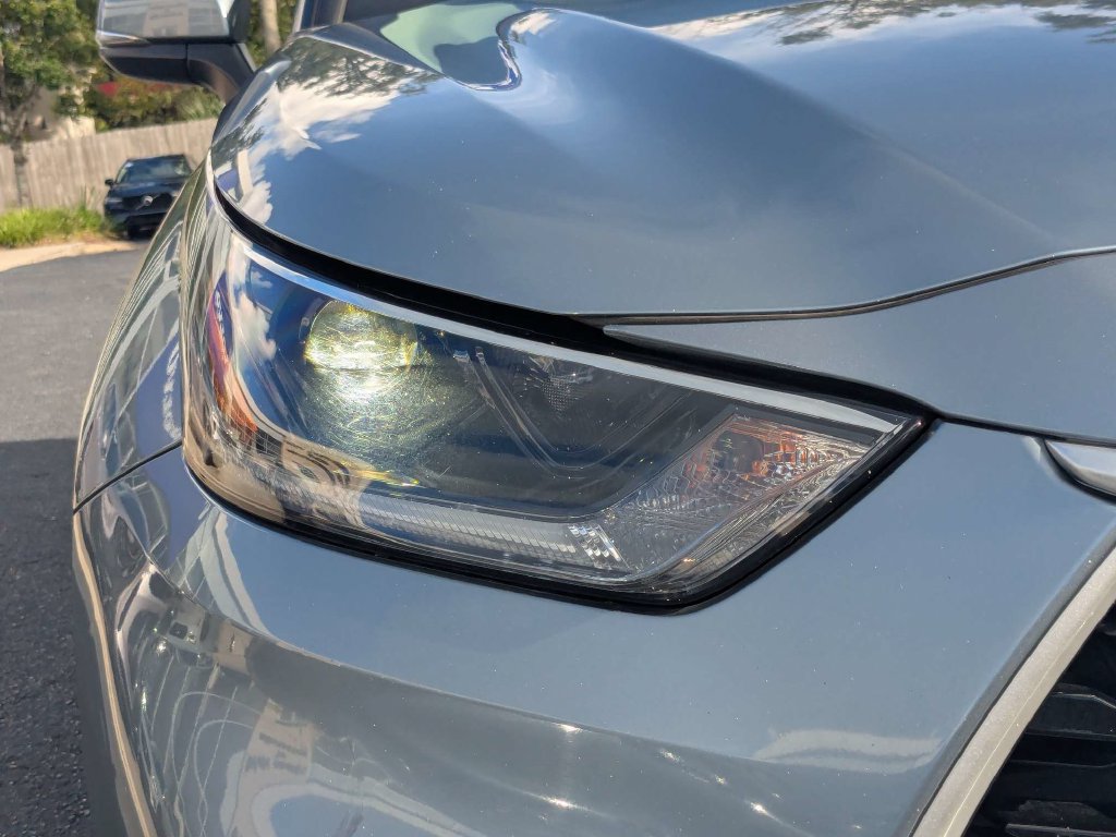 Used 2021 Toyota Highlander XLE AWD/4WD image 10