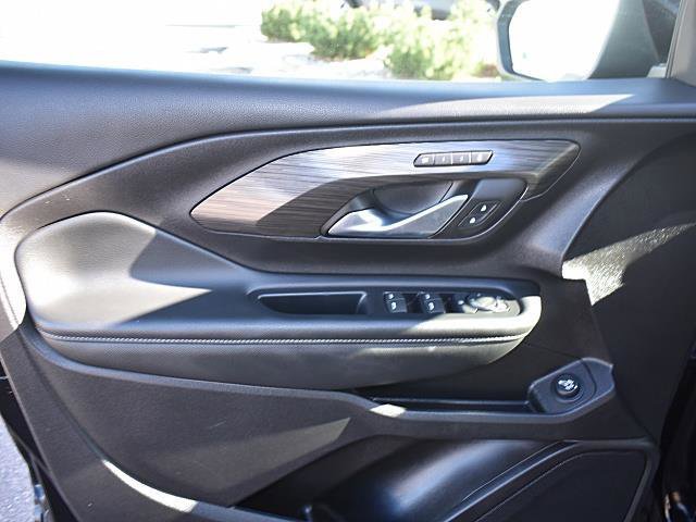 Used 2024 GMC Terrain SLT image 12