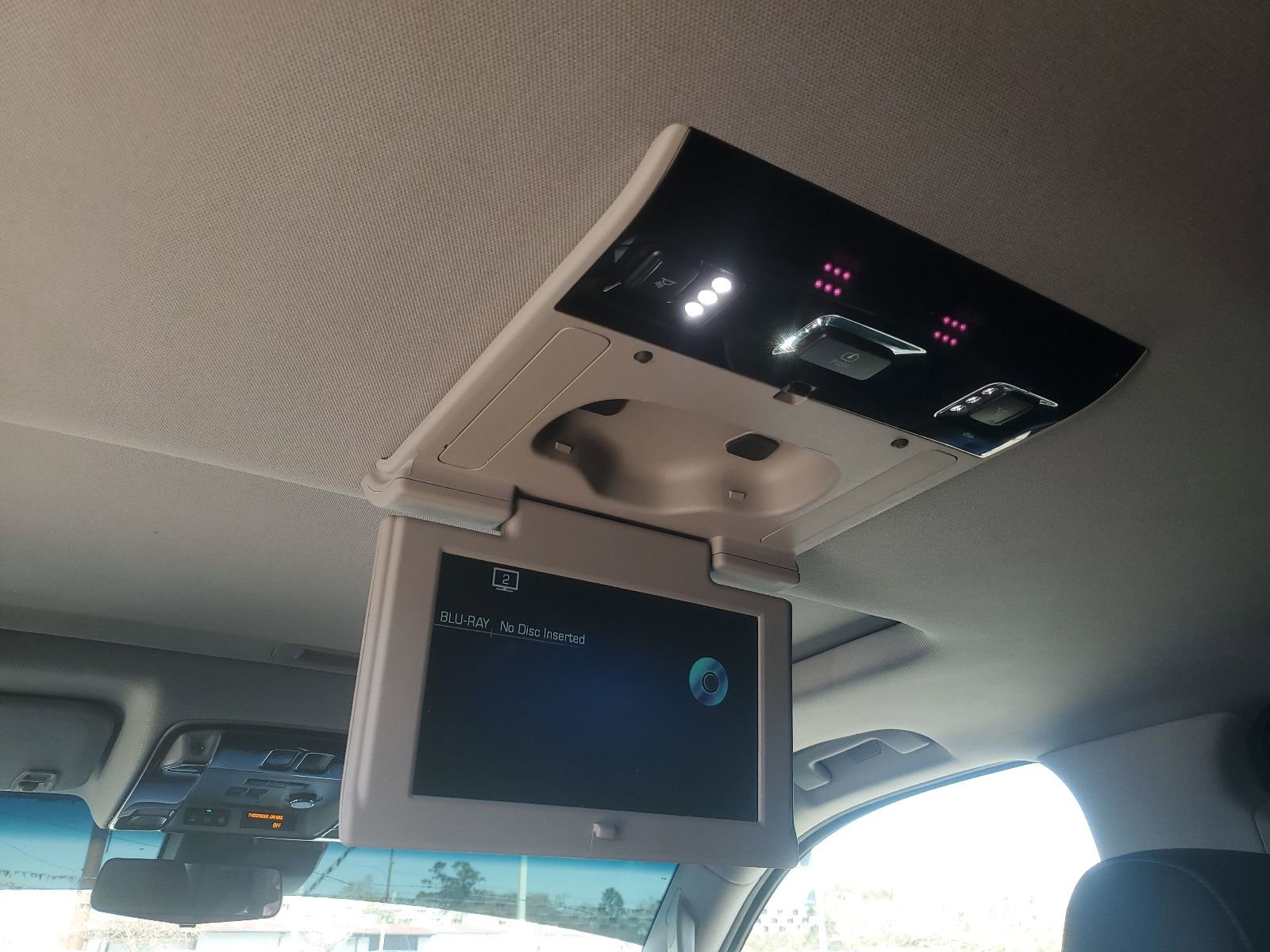 Used 2019 Cadillac Escalade Premium Luxury image 13