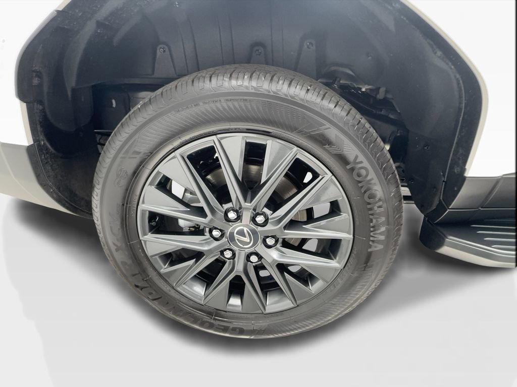 Used 2025 Lexus GX 550 w/ Accessory Package (31) AWD/4WD image 14
