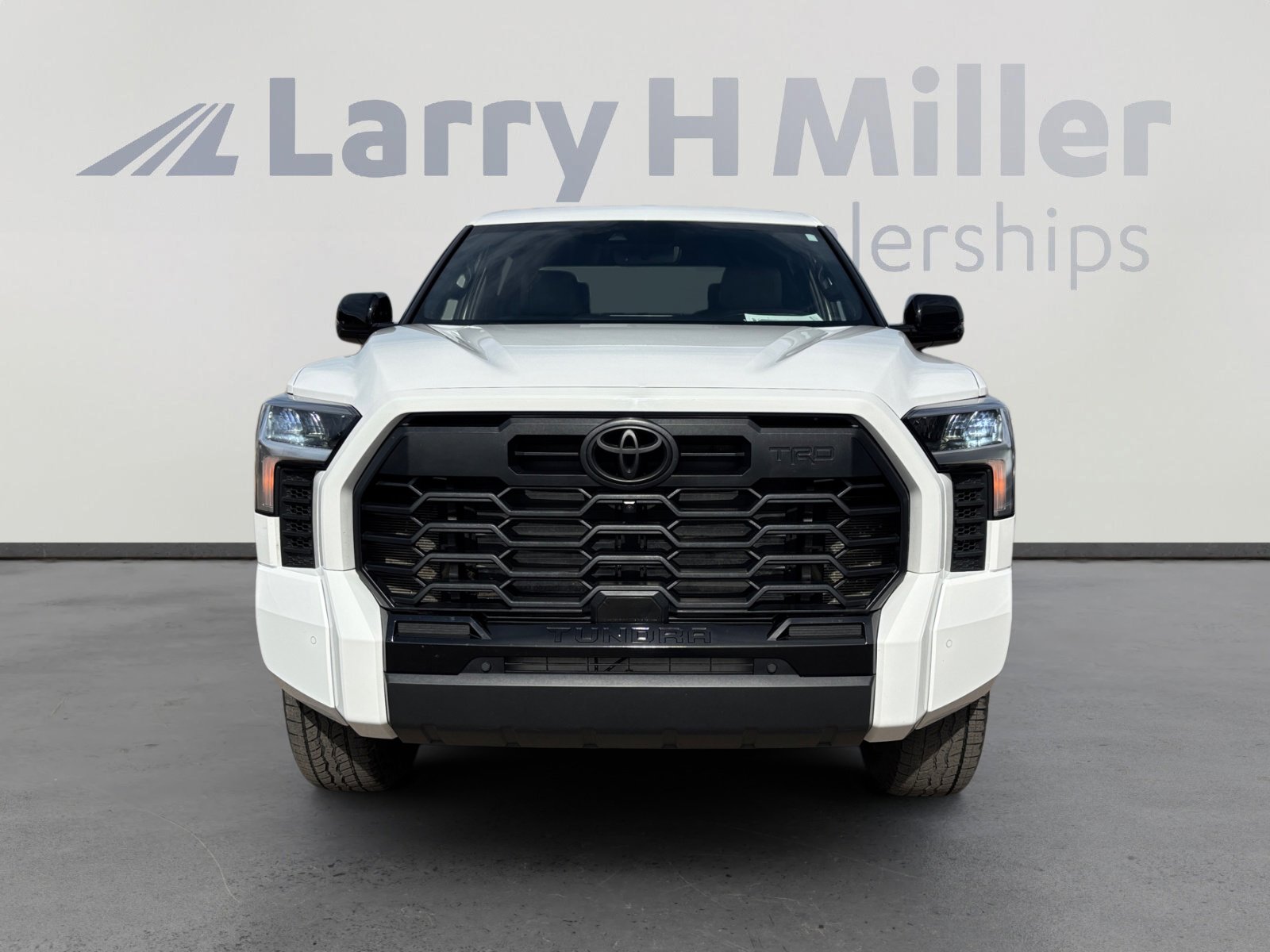 Used 2025 Toyota Tundra Limited w/ TRD Off-Road Package image 8