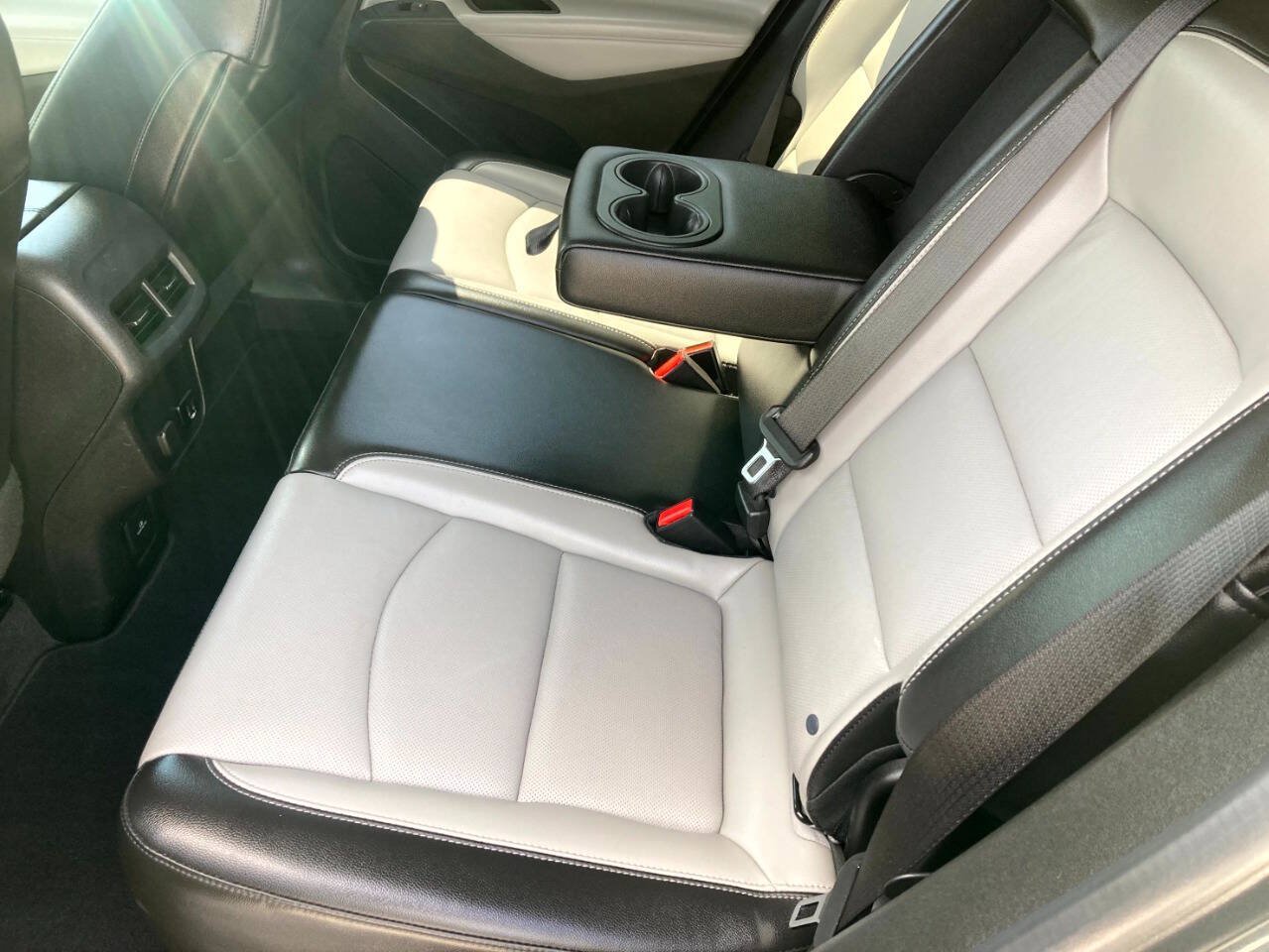 Used 2018 Chevrolet Equinox Premier w/ LPO, Cargo Package FWD image 12