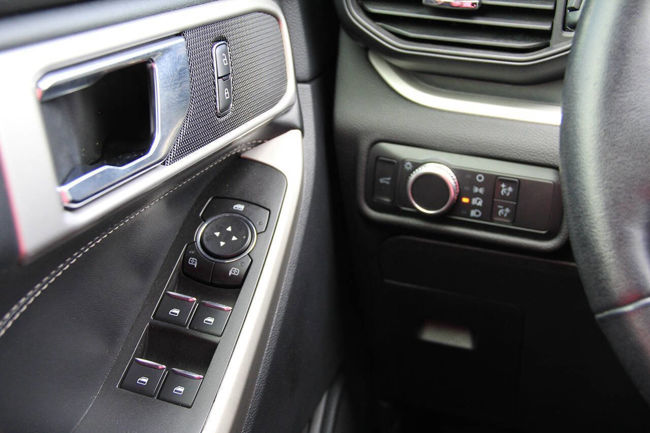 Used 2022 Ford Explorer XLT w/ Class IV Trailer Tow Package image 29