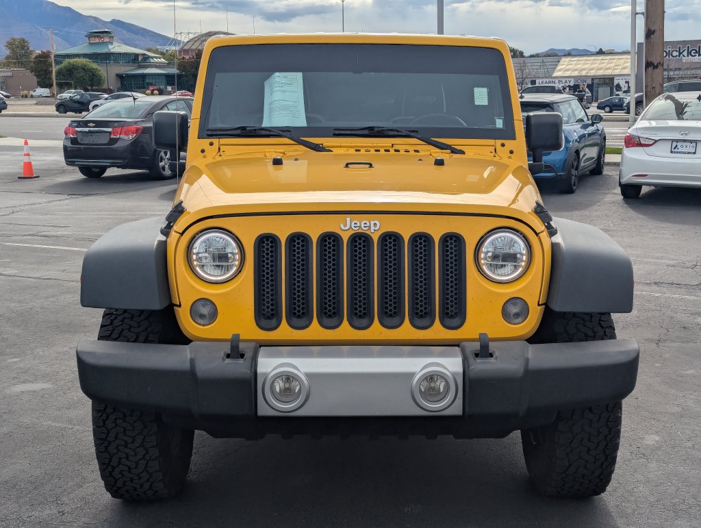 Used 2015 Jeep Wrangler Unlimited Sahara w/ Connectivity Group AWD/4WD image 9