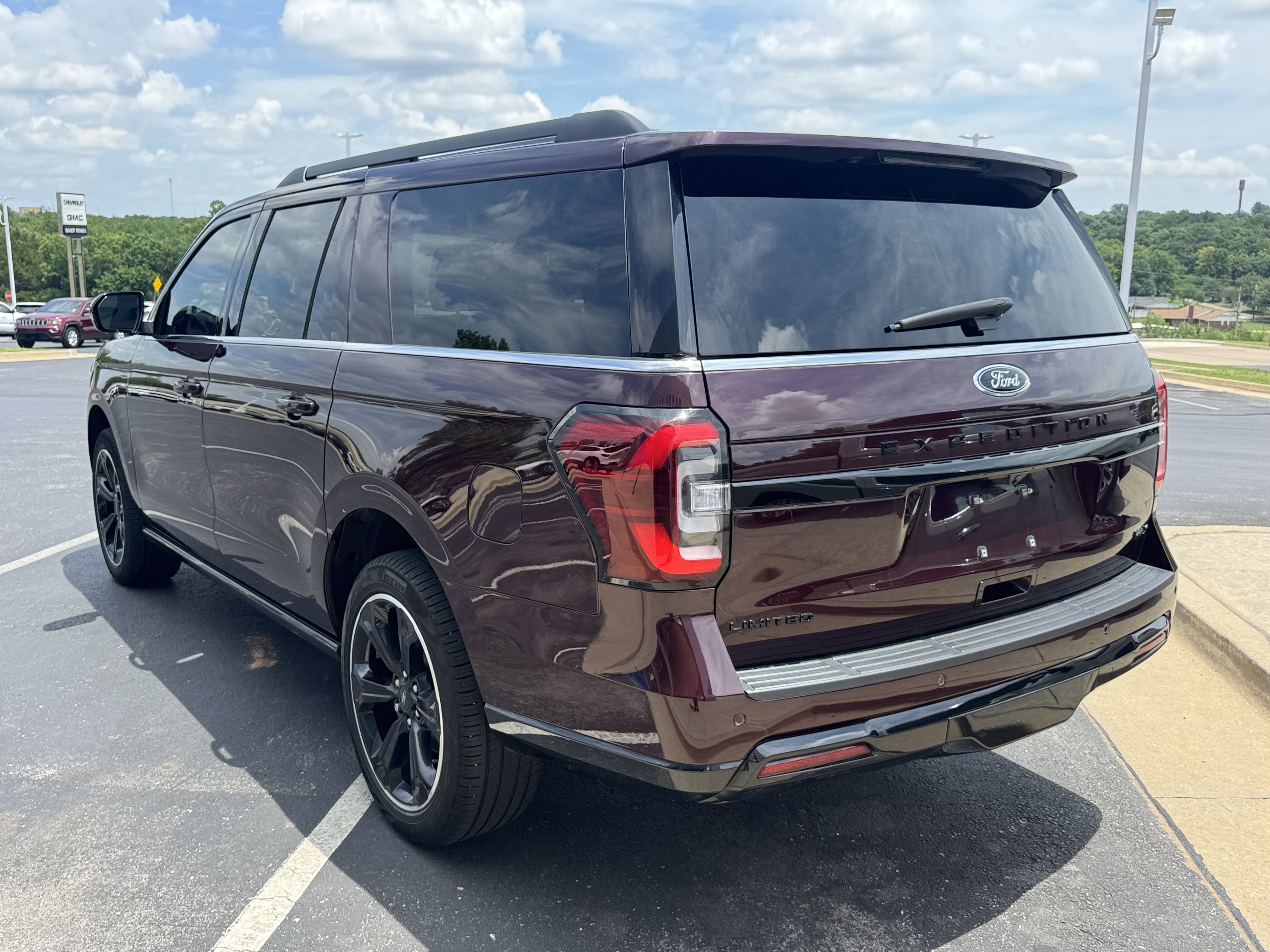 Used 2024 Ford Expedition Max Limited AWD/4WD image 3