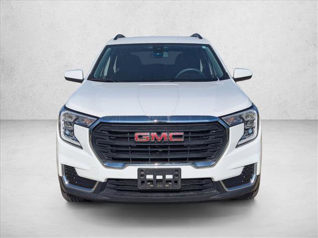 Used 2024 GMC Terrain SLE w/ Driver Convenience Package image 2