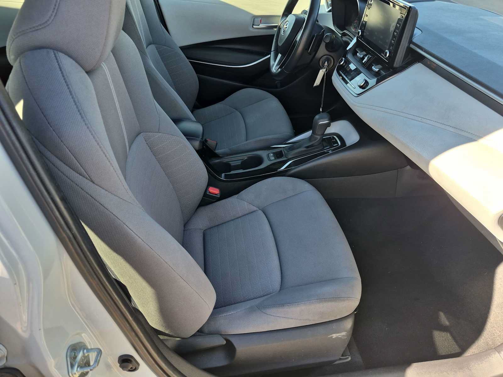 Used 2022 Toyota Corolla SE w/ Carpet Mat Package (TMS) FWD image 20