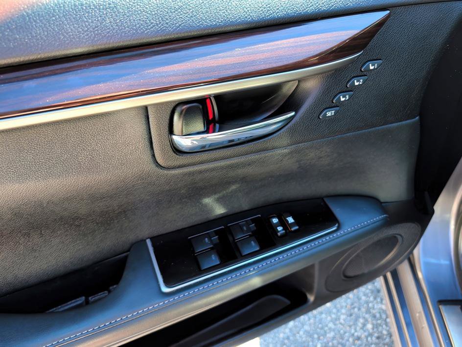 Used 2016 Lexus ES 350 w/ Luxury Package w/Wood Trim FWD image 17