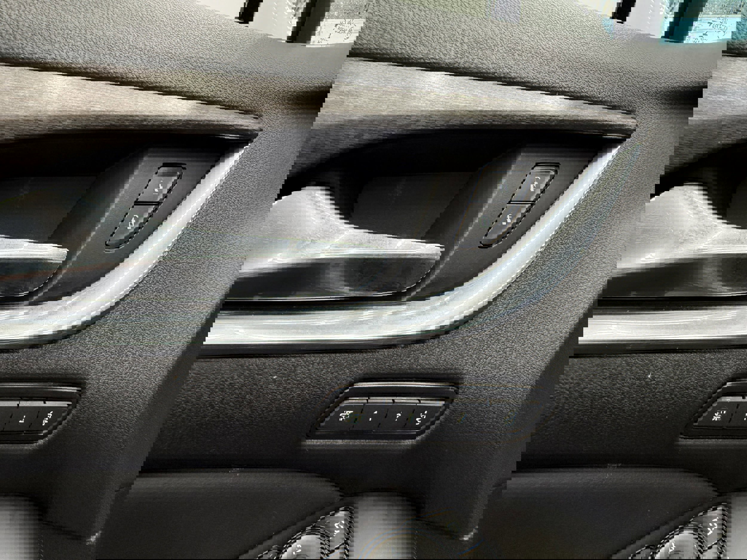 Used 2023 Buick Enclave Avenir w/ Trailering Package, 5000 lbs. AWD/4WD image 11