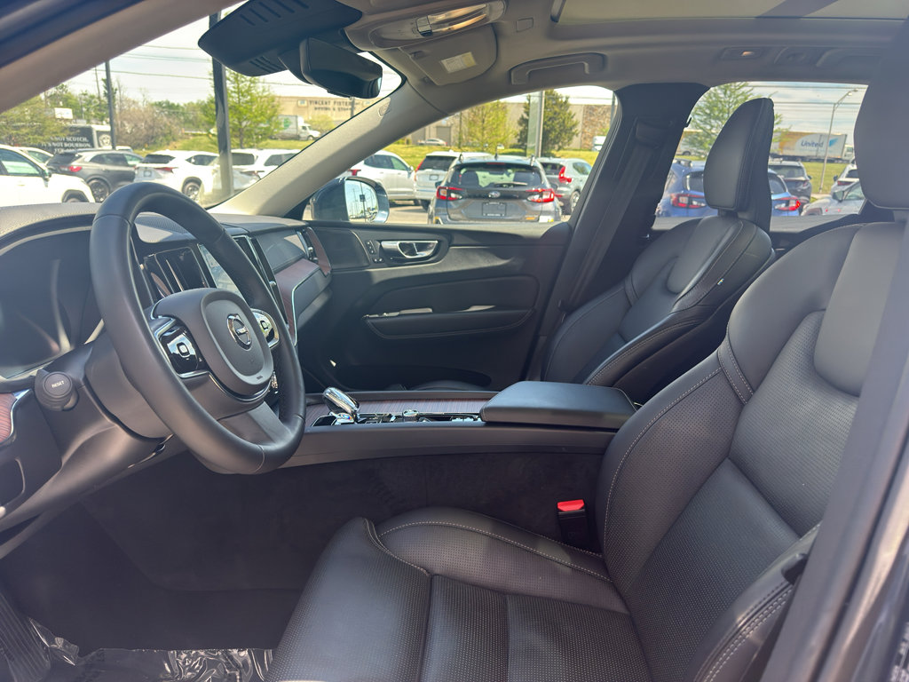 Used 2023 Volvo XC60 B5 Ultimate w/ Climate Package image 9