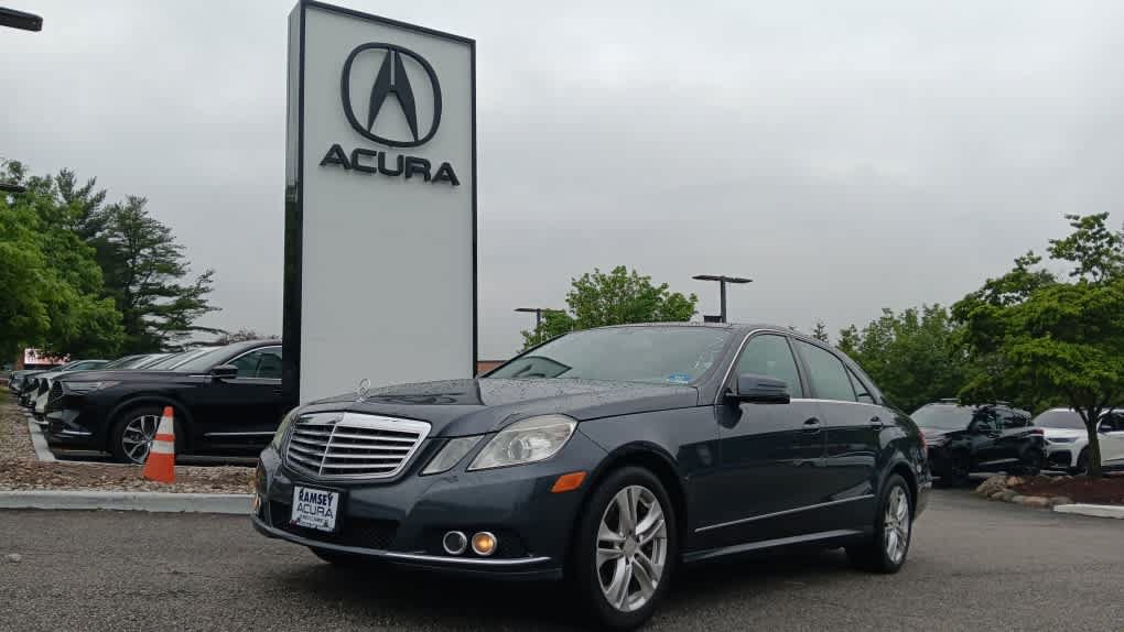Used 2010 Mercedes-Benz E 350 4MATIC Sedan image 1