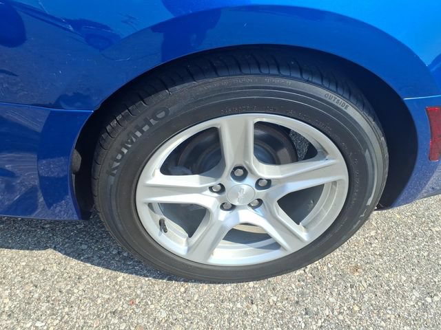 Used 2018 Chevrolet Camaro LT RWD image 16
