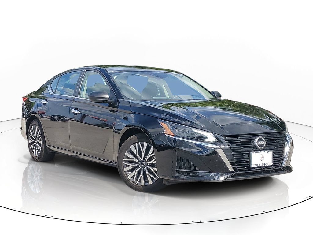 Used 2025 Nissan Altima 2.5 SV FWD image 1