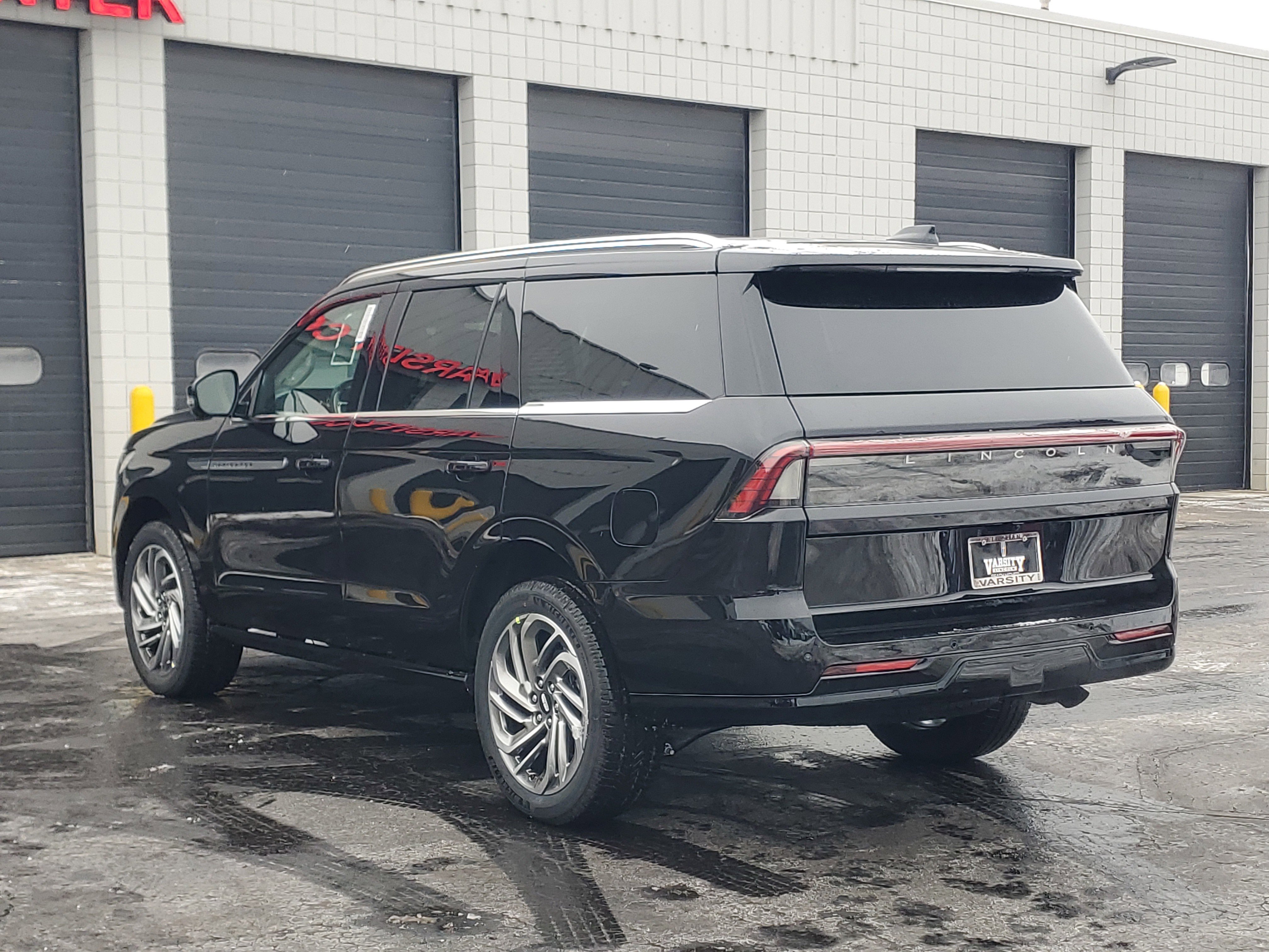 New 2025 Lincoln Navigator Reserve image 3