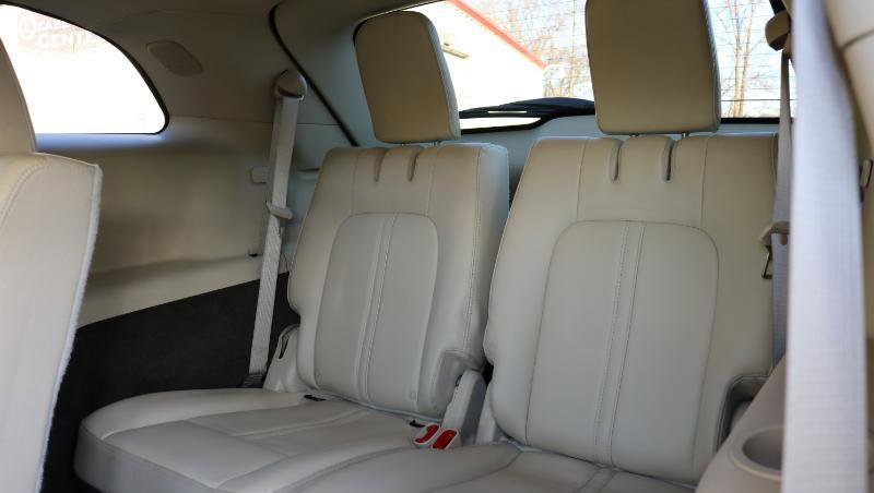 Used 2019 Lincoln MKT AWD image 16