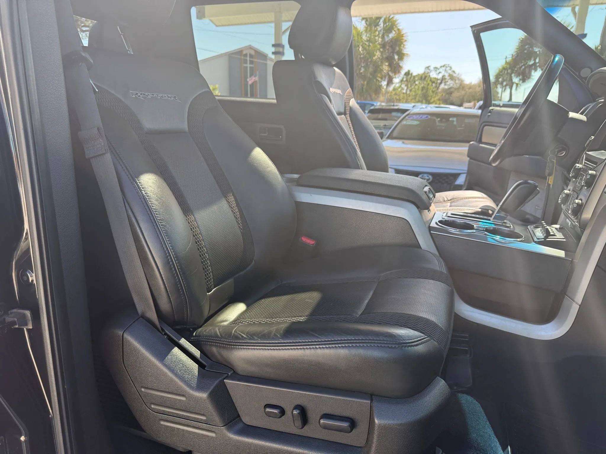 Used 2014 Ford F150 Raptor w/ Equipment Group 801A Luxury AWD/4WD image 18