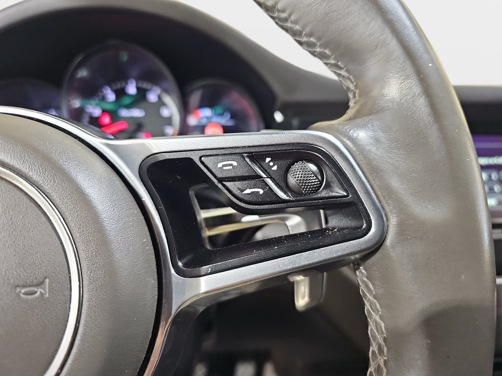Used 2016 Porsche Macan Turbo AWD/4WD image 21