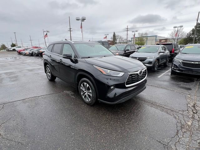 Used 2023 Toyota Highlander XLE AWD/4WD image 8